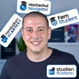 Vorschaubild zum Interview: Lars Ritter, umgeben von den Logos seiner Projekte Hochschulnavigator, FernStudent, Fernstudium Klartext und Studienflüsterer.